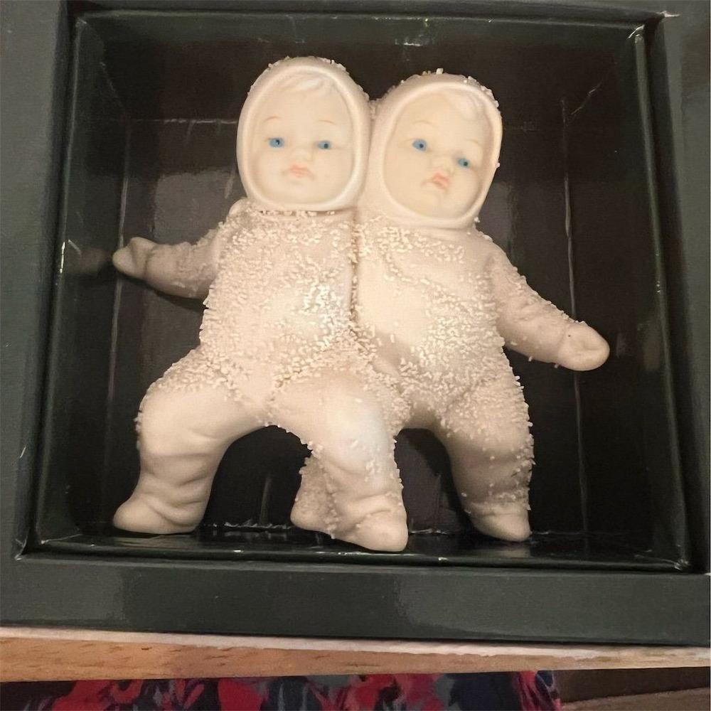 Department 56‎ Snowbabies "With Hugs & Kisses" Holiday Figurine Set
